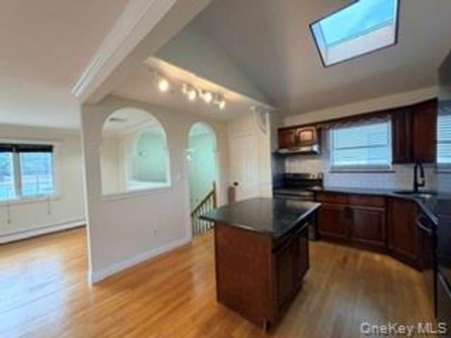 23 W Alhambra Avenue, Lindenhurst, NY 11757