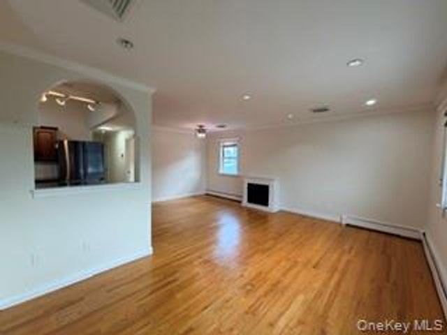 23 W Alhambra Avenue, Lindenhurst, NY 11757