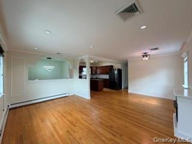 23 W Alhambra Avenue, Lindenhurst, NY 11757