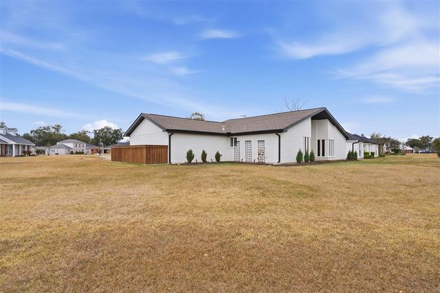 1425 N Chateau Circle, Lake Charles, LA 70605