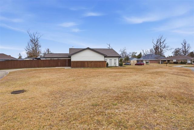 1425 N Chateau Circle, Lake Charles, LA 70605
