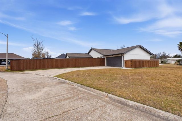 1425 N Chateau Circle, Lake Charles, LA 70605