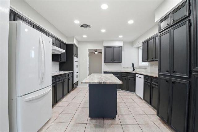 1425 N Chateau Circle, Lake Charles, LA 70605