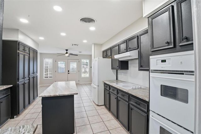 1425 N Chateau Circle, Lake Charles, LA 70605