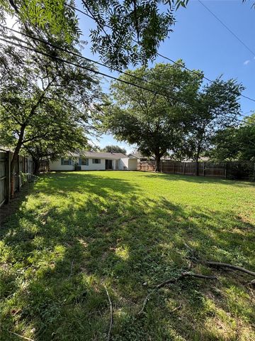 1012 Harris Drive, Euless, TX 76039