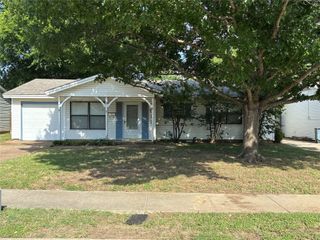 1012 Harris Drive, Euless, TX 76039