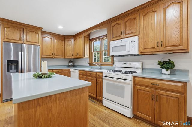 230 Lexington Road, Glastonbury, CT 06033