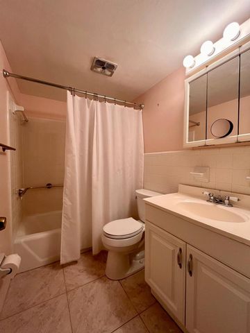 1951 NE 39th St 248, Lighthouse Point, FL 33064