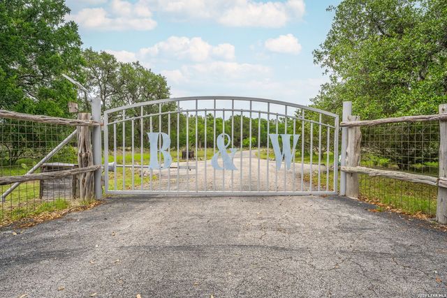 8580 SPRING BRANCH RD, Spring Branch, TX 78070