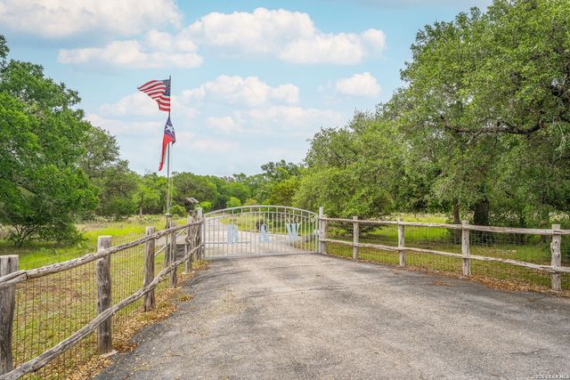 8580 SPRING BRANCH RD, Spring Branch, TX 78070