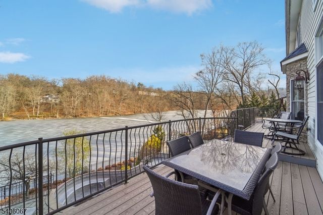 185 Summit Ave, Pompton Lakes Boro, NJ 07442