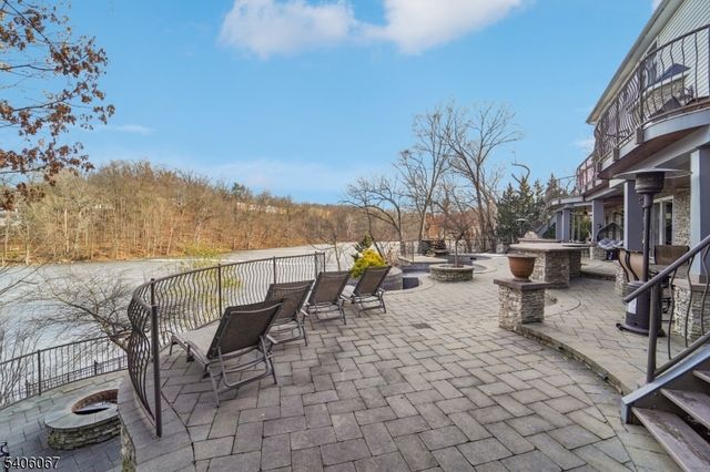 185 Summit Ave, Pompton Lakes Boro, NJ 07442