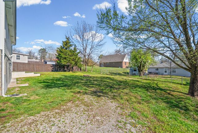 1815 Palamino Dr, Clarksville, TN 37042