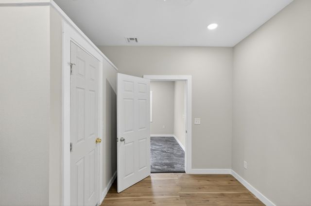 1231 S Topeka Ave, Wichita, KS 67211