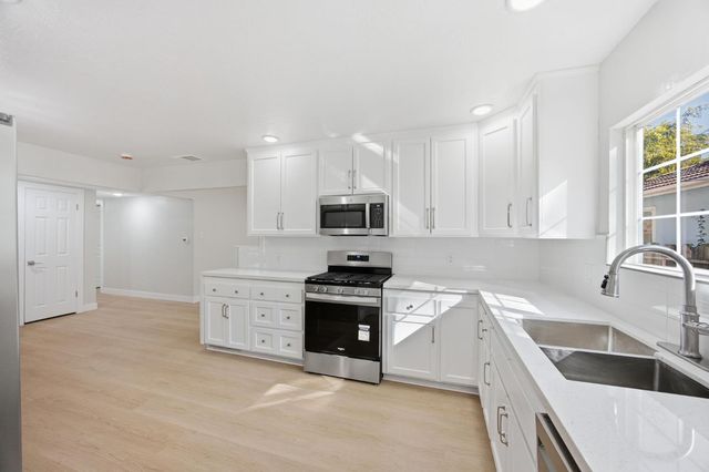 2019 W Elm St, Lodi, CA 95242