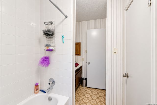 5327 FOUNTAIN LK, San Antonio, TX 78244