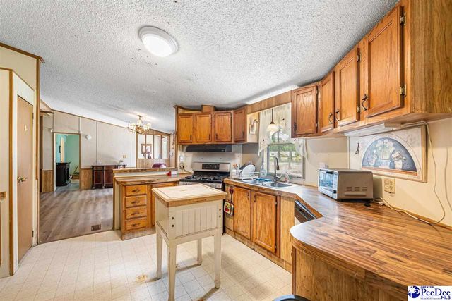 902 Piano Rd, Florence, SC 29501