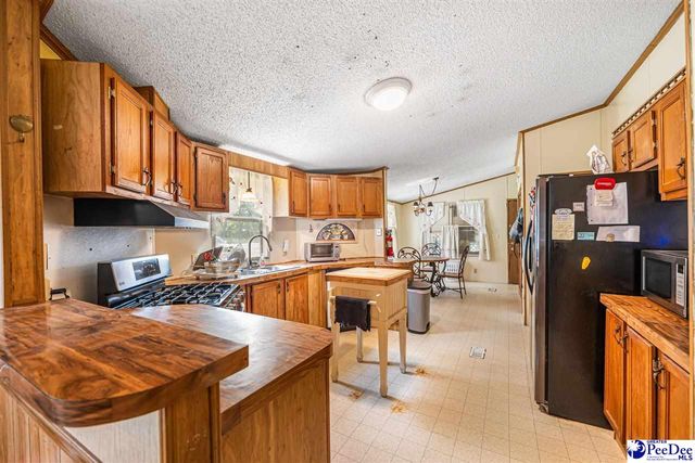 902 Piano Rd, Florence, SC 29501