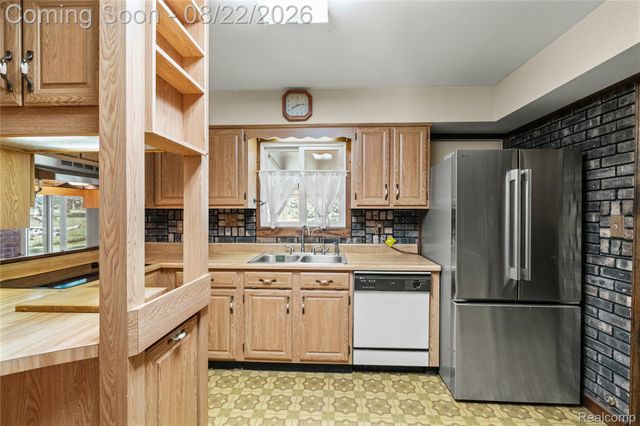 12524 Linden Road, Fenton Charter Township, MI 48451