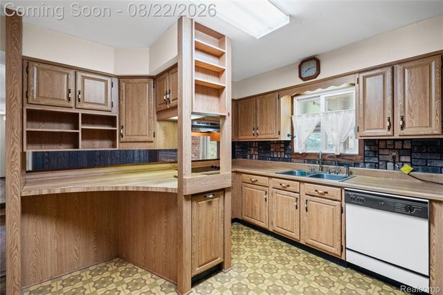 12524 Linden Road, Fenton Charter Township, MI 48451