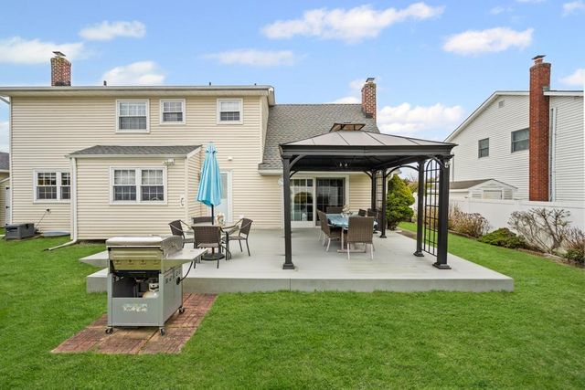 1913 Jackson Avenue, West Islip, NY 11795