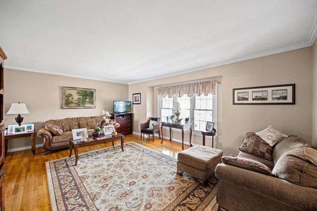 1913 Jackson Avenue, West Islip, NY 11795
