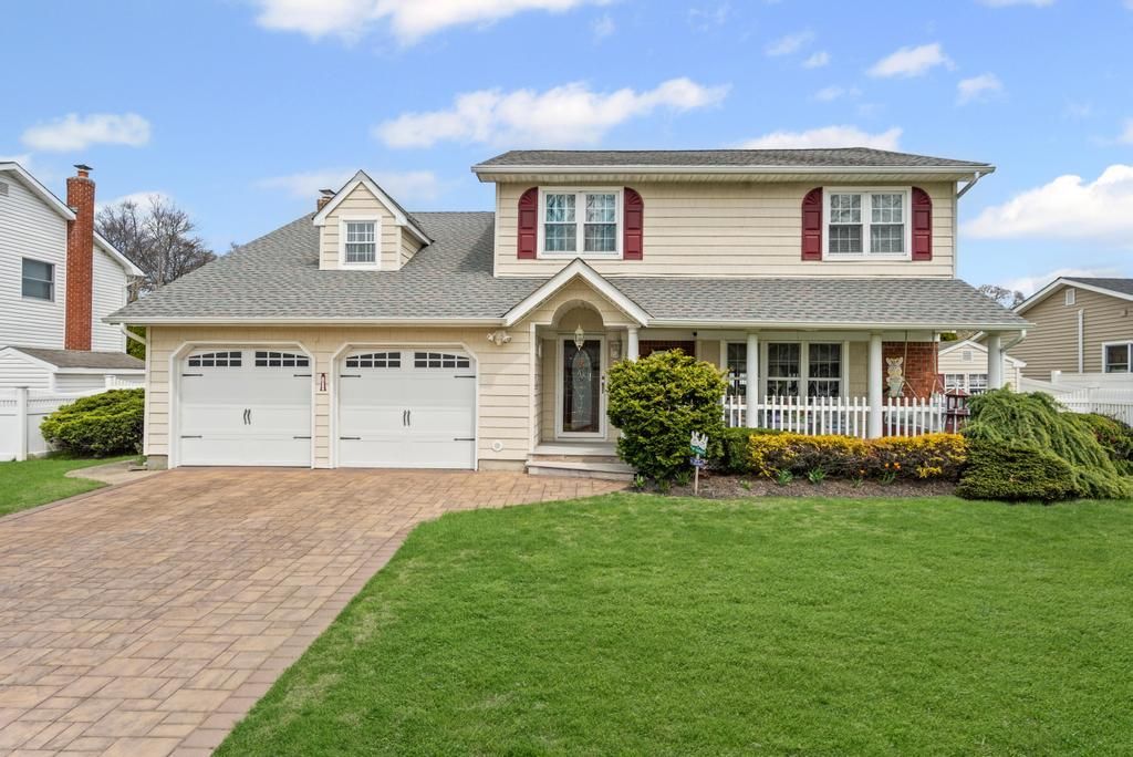 1913 Jackson Avenue, West Islip, NY 11795