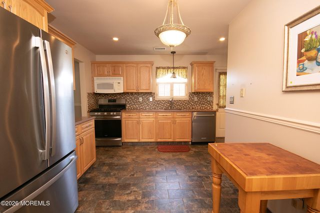 41 Alberta Avenue, North Middletown, NJ 07748
