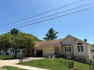 6908 Maryland Drive, Urbandale, IA 50322