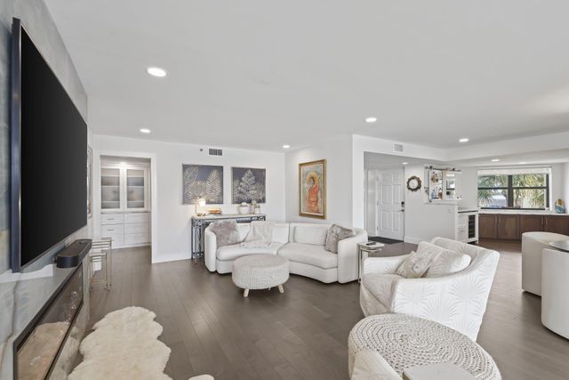 19800 N SANDPOINTE BAY N Drive N 201, Tequesta, FL 33469