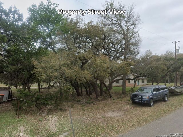 1492 Eastview, Canyon Lake, TX 78133