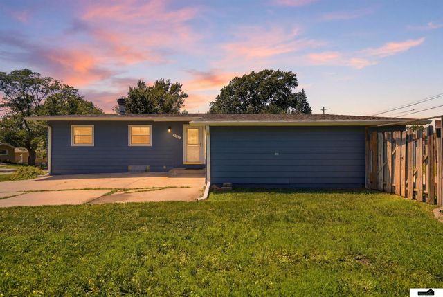 8340 Chestnut Lane, Lincoln, NE 68510