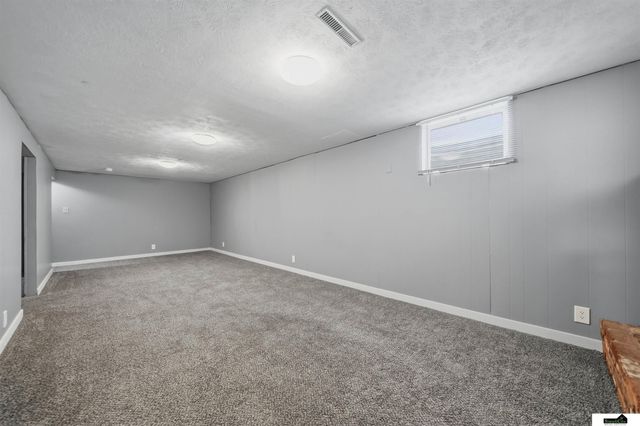 8340 Chestnut Lane, Lincoln, NE 68510