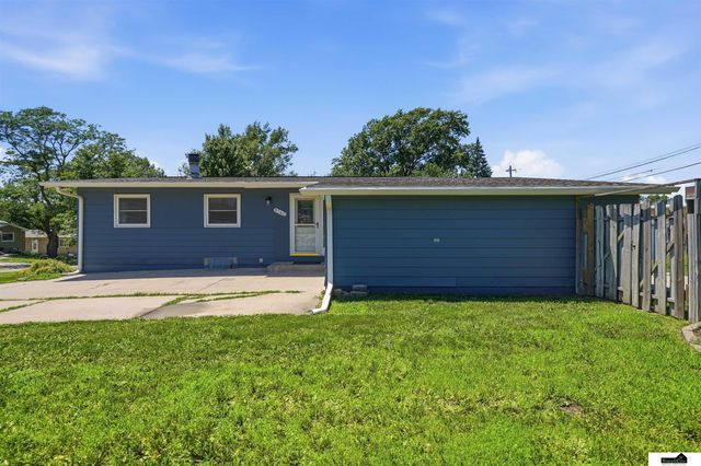 8340 Chestnut Lane, Lincoln, NE 68510