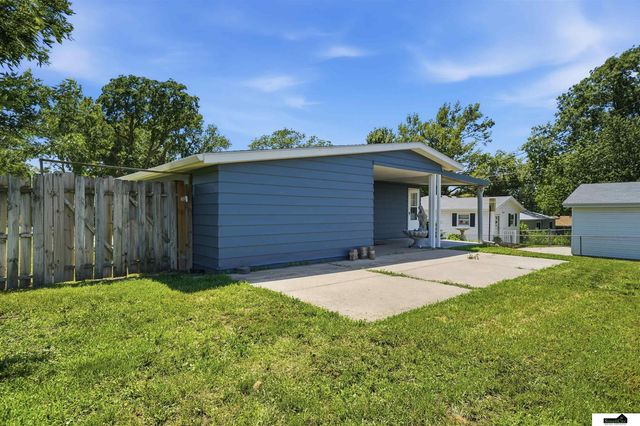8340 Chestnut Lane, Lincoln, NE 68510