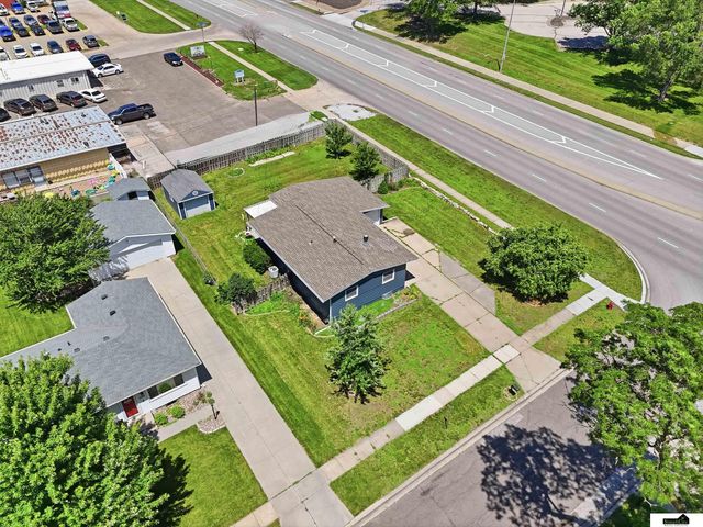 8340 Chestnut Lane, Lincoln, NE 68510