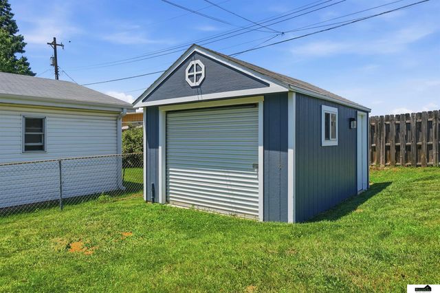 8340 Chestnut Lane, Lincoln, NE 68510