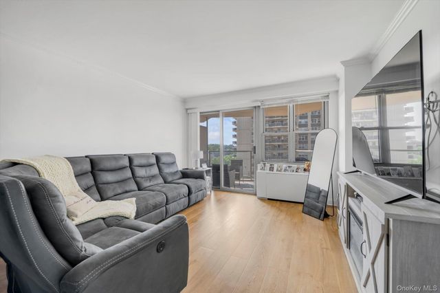 1805 215th Street 5C, Bayside, NY 11360