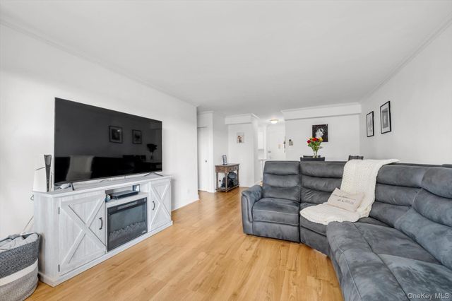 1805 215th Street 5C, Bayside, NY 11360