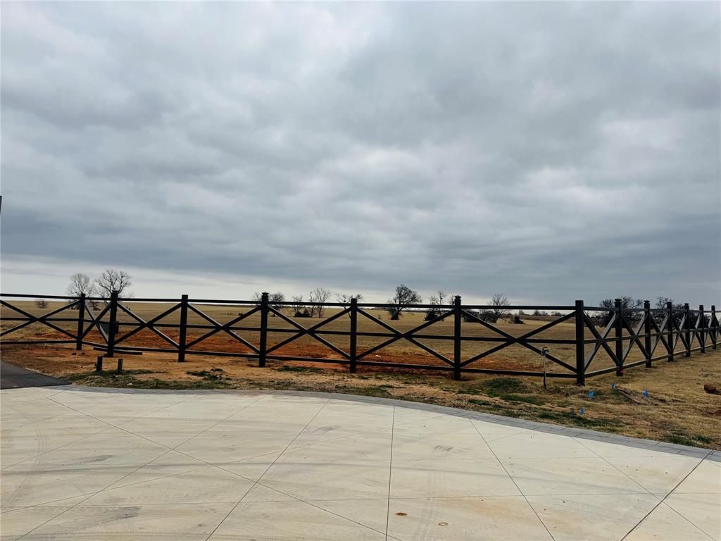 Image 2 of property listing at 2434 Friend Circle, Chickasha, OK 73018