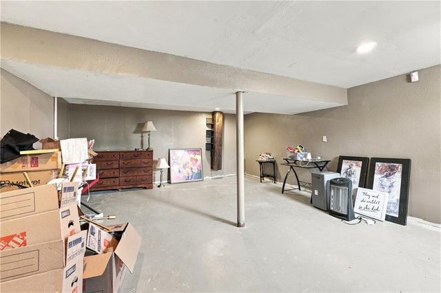 9416 Manchester Avenue, Kansas City, MO 64138