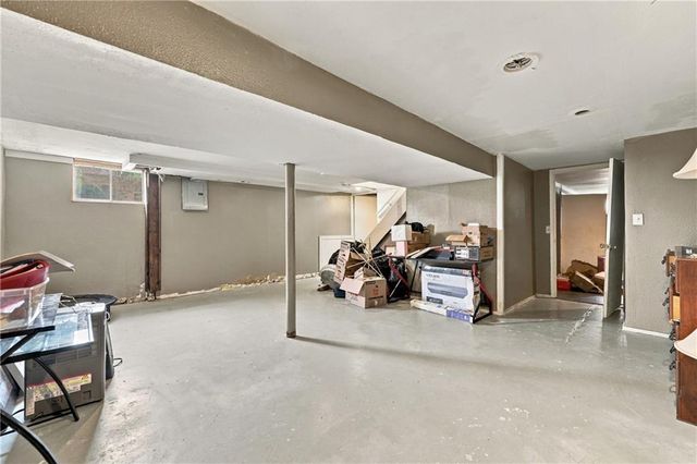 9416 Manchester Avenue, Kansas City, MO 64138