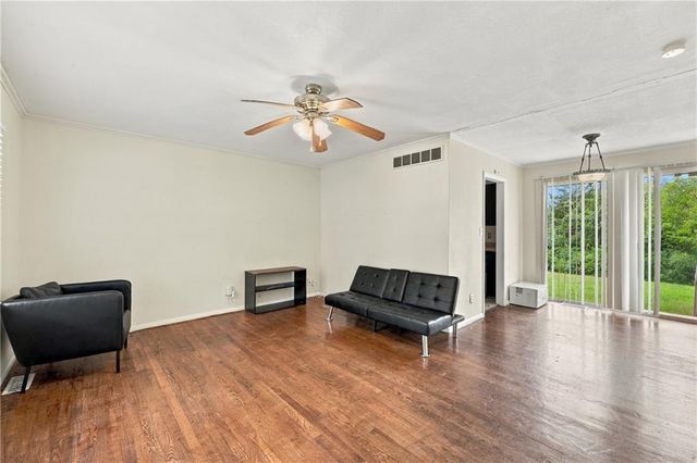 9416 Manchester Avenue, Kansas City, MO 64138
