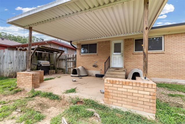 1228 Woodlawn Circle, Denison, TX 75020