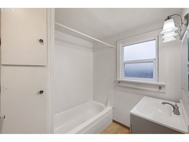 2709 E 16th Ave, Eugene, OR 97403