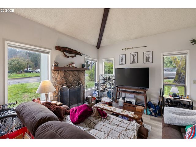 2709 E 16th Ave, Eugene, OR 97403