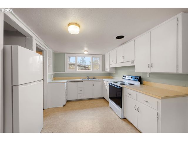 2709 E 16th Ave, Eugene, OR 97403