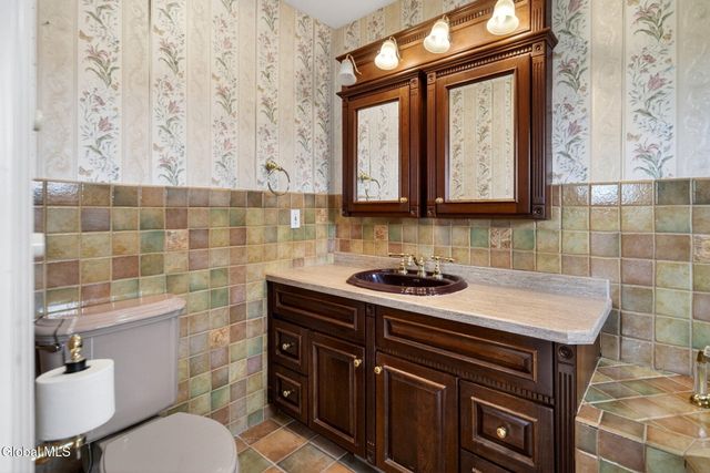 11 Beach Court, Saratoga Springs, Outside, NY 12866