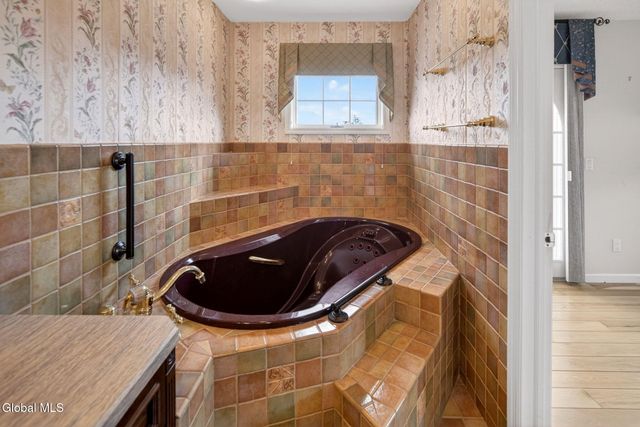 11 Beach Court, Saratoga Springs, Outside, NY 12866