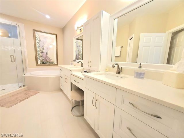 945 Eastham WAY H-203, Naples, FL 34104